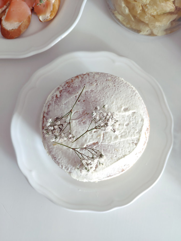Enostaven limonin naked cake